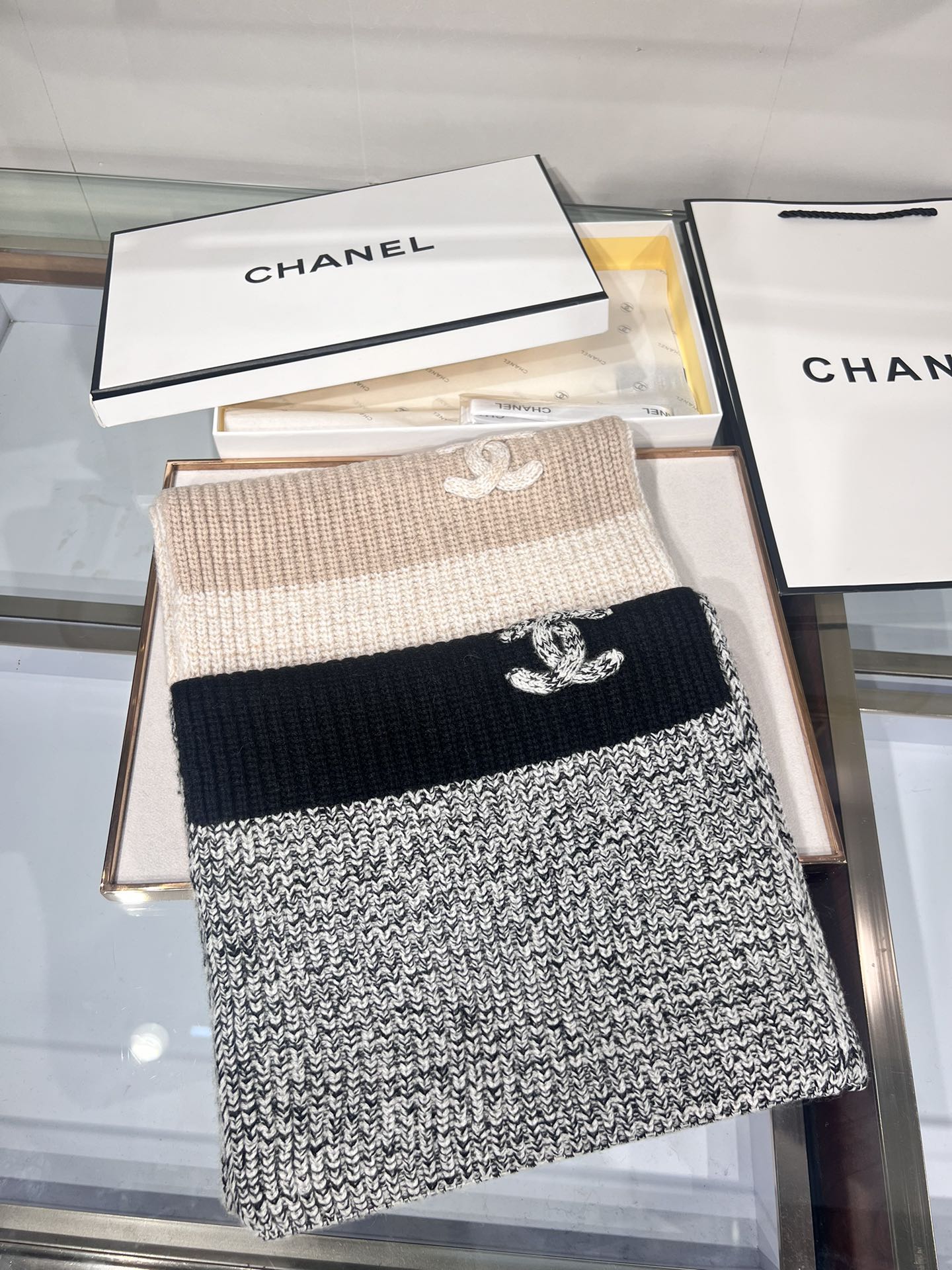 💟✨超级保暖Chanel秋冬新款！！！我能保证的是上身一定会喜欢，老友闭眼入。欢喜！！！搭配一切，HOL