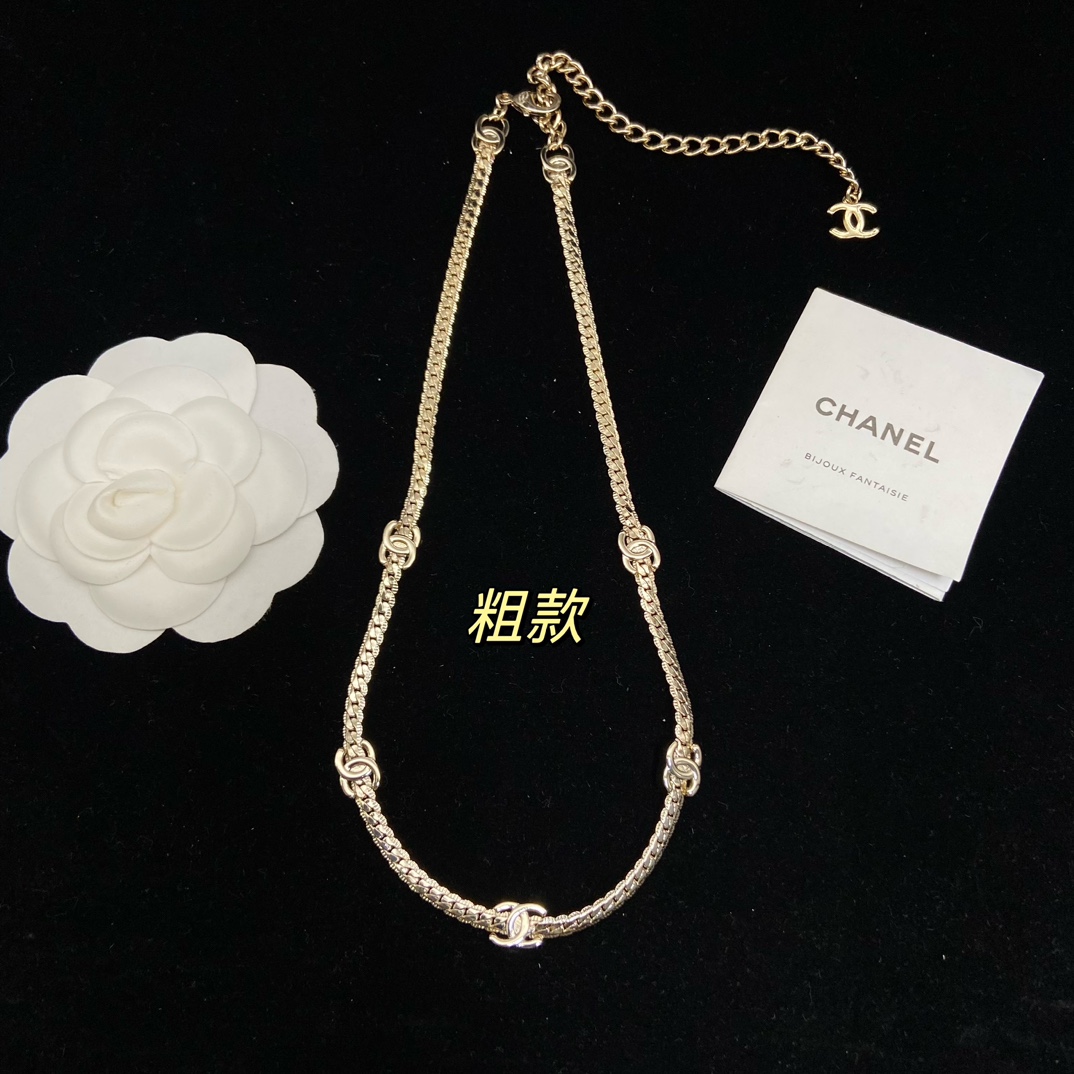 💰95 （新增粗款）
𝐜𝐡𝐚𝐧𝐞𝐥 蛇骨5花双C粗款项链