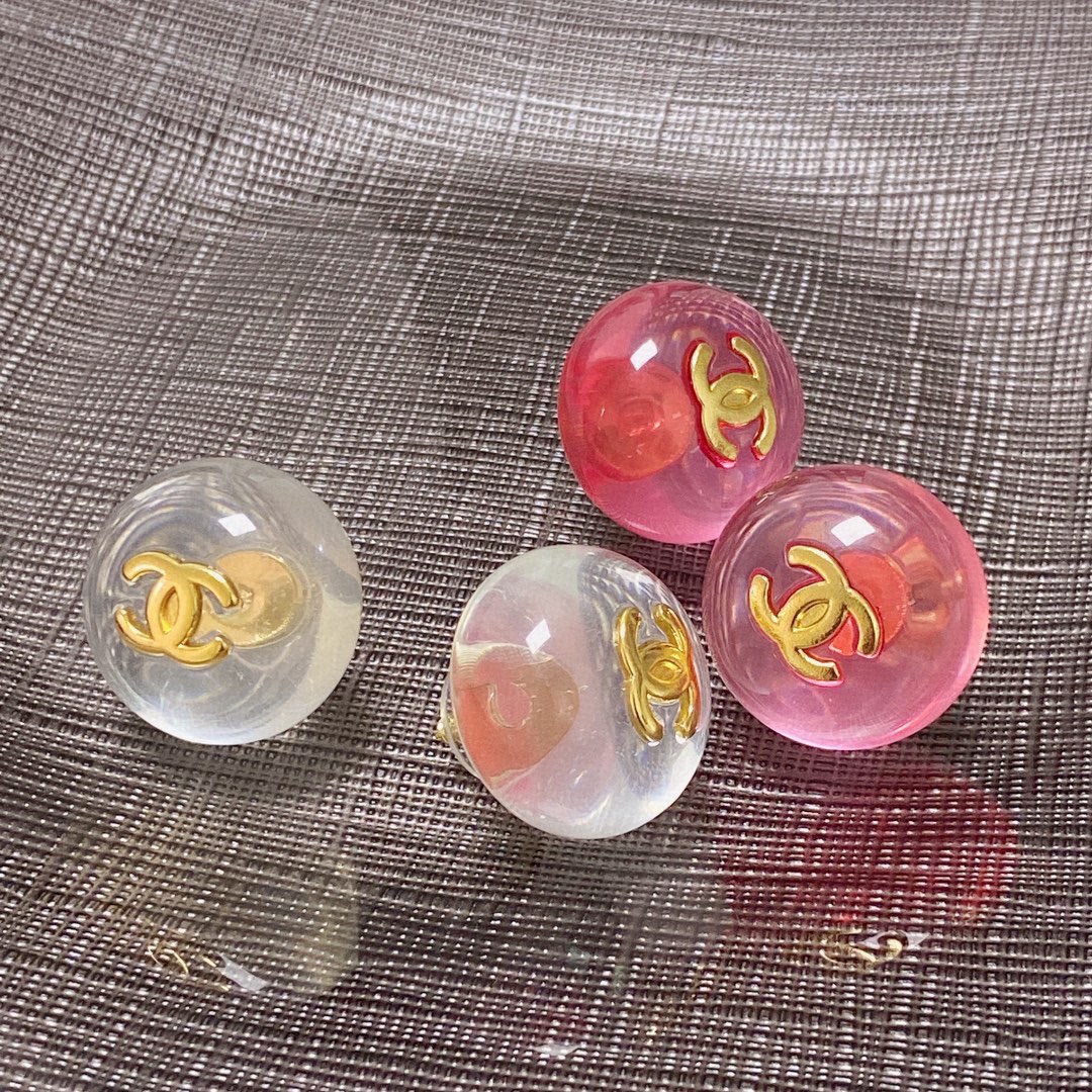 NO:106303,Popular hot selling, popular good goods official website, new Xiaoxiang double C letter frozen glass ball pink bubble earrings earrings Ch@nel original version, the same original order!  Every detail is comparable to the authentic counters. The only one in the industry in the world buys authentic versions, with the latest logo, high-quality accessories, earrings19860909人气热卖抢手好货官网新款小香双C字母冰冻感觉的玻璃球粉色泡泡耳钉耳环Ch@nel原版一摸一样的原单货！每一个细节媲美专柜正品,业内仅此一家全世界专柜自购正品打版,带Logo最新款,饰品精品,earrings,Jewelry