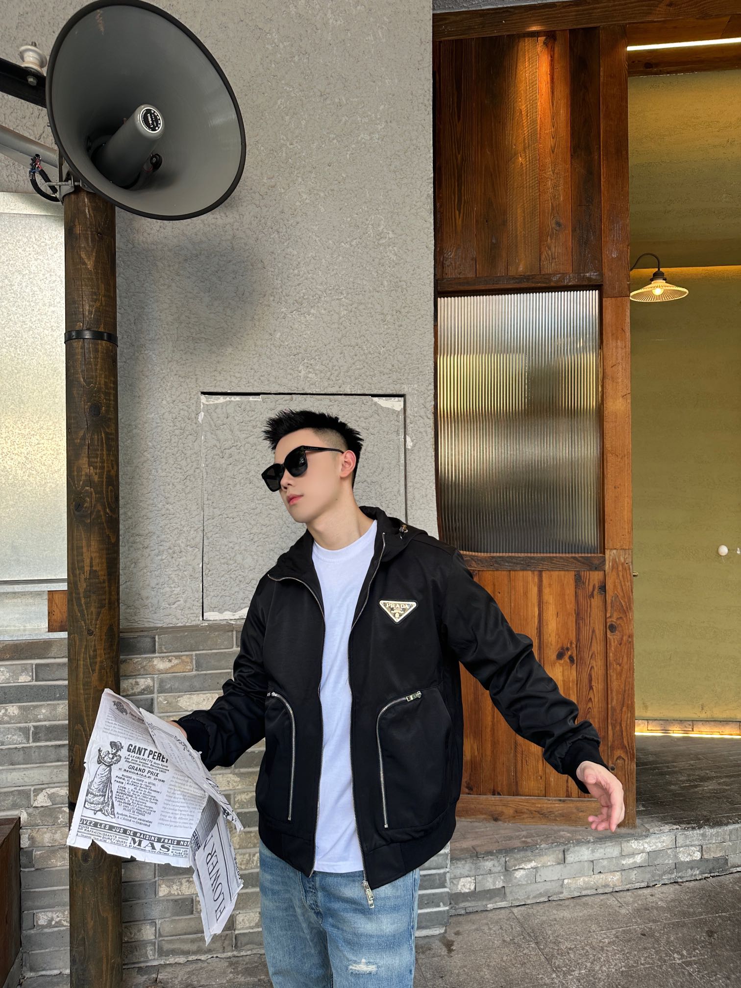 Prada普拉达 三角标拉链连帽外套 上身效果#