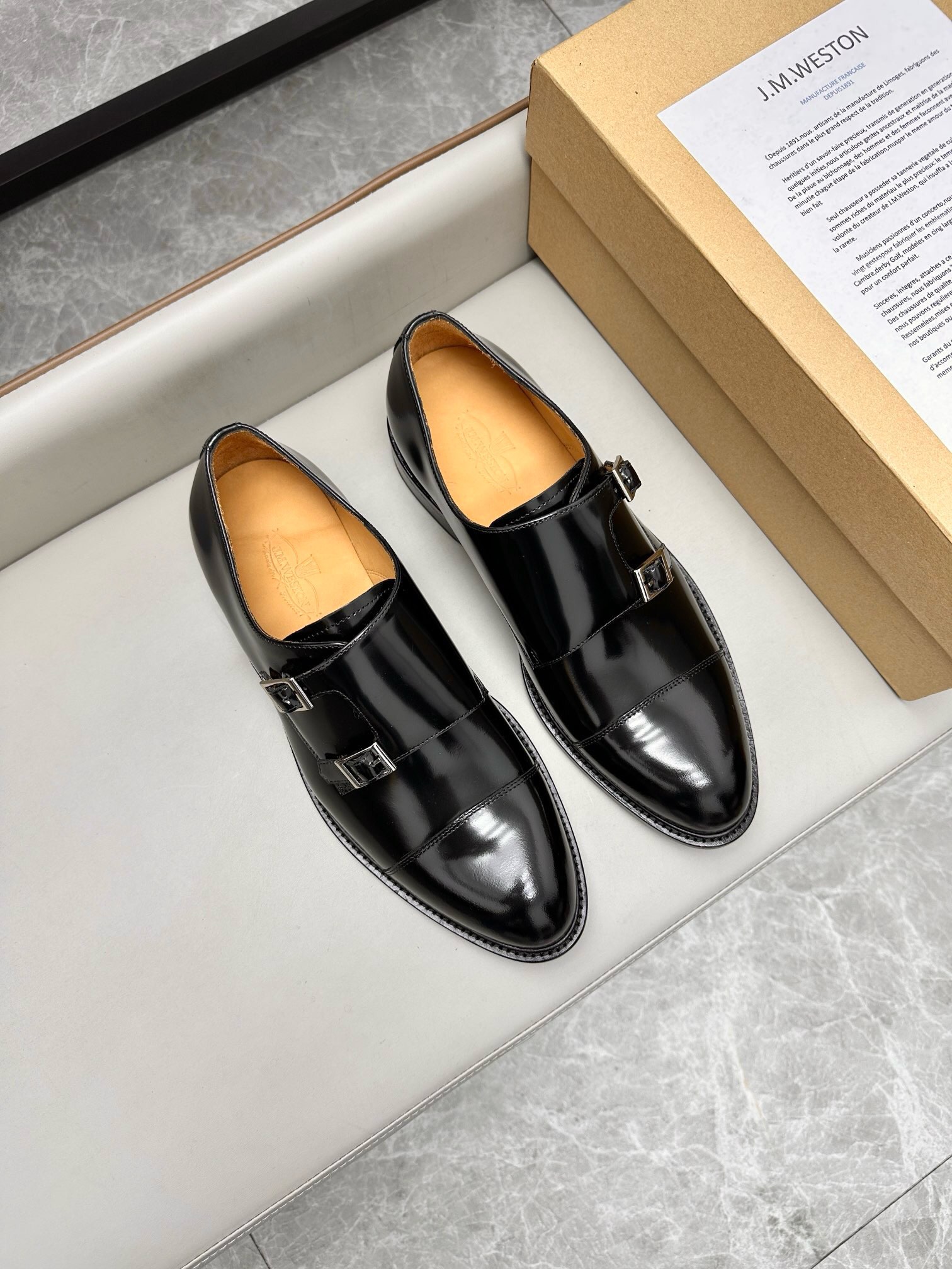 NO:219047,J.M.WESTON classic business leather shoes, men's lace-up business leather shoes, imported original reverse velvet cowhide, cowhide inner, cowhide inner (original genuine leather sole) makes the shoes fashionable and comfortable to wear on the feet. Size 39-44 (customized by 38, 45, 46), cowhide, Leather soles19860909J.M.WESTON经典商务皮鞋,男士系带商务皮鞋,进口原版反绒牛皮,牛皮内里,牛皮内里（原版真皮大底）让鞋子穿在脚上时尚又舒适.码数39-44（38、45、46定做）,,cowhide,Leather soles,Men's shoes