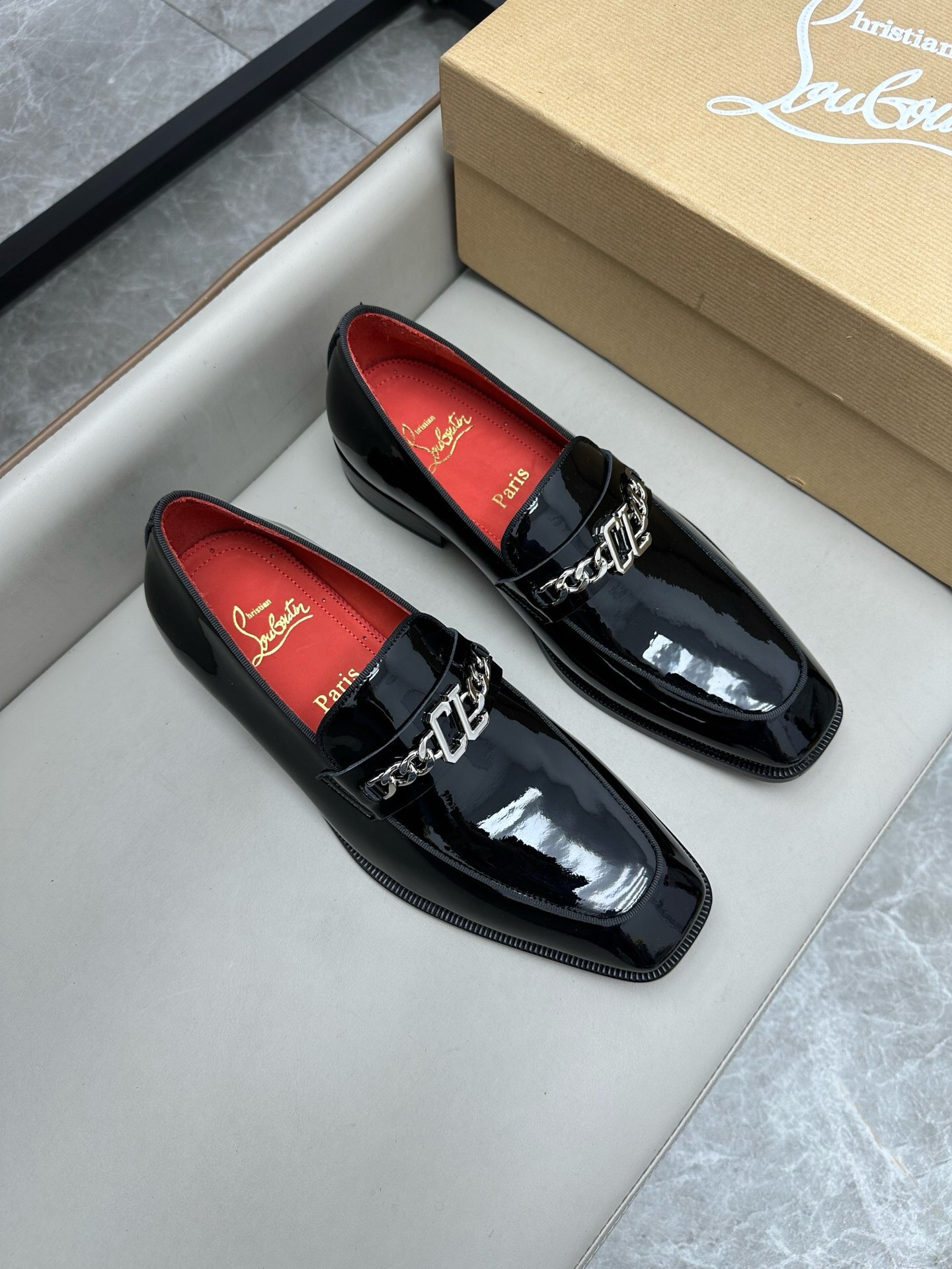 NO:218817,Brand C L color original color matching code number 39-44 customized 38.45.46 price Material Cristy Rubto top-level original single product!  High-end quality uppers are imported original cowhide fabric. Luxurious and noble combination with water-dyed cowhide original mold (original leather sole) high quality worth owning, CL leather shoes, christian louboutin, christian louboutin, cowhide, Leather soles19860909品牌C L 颜色原版配色 码数39-44定做38.45.46 价格 材质克里斯提·鲁布托顶级·原单货！高端品质鞋面采用进口原版牛皮面料 奢华高贵的搭配水染牛皮里原版开模（真皮大底）高品质值得拥有,CL皮鞋,christian louboutin,christian louboutin,cowhide,Leather soles,Men's shoes