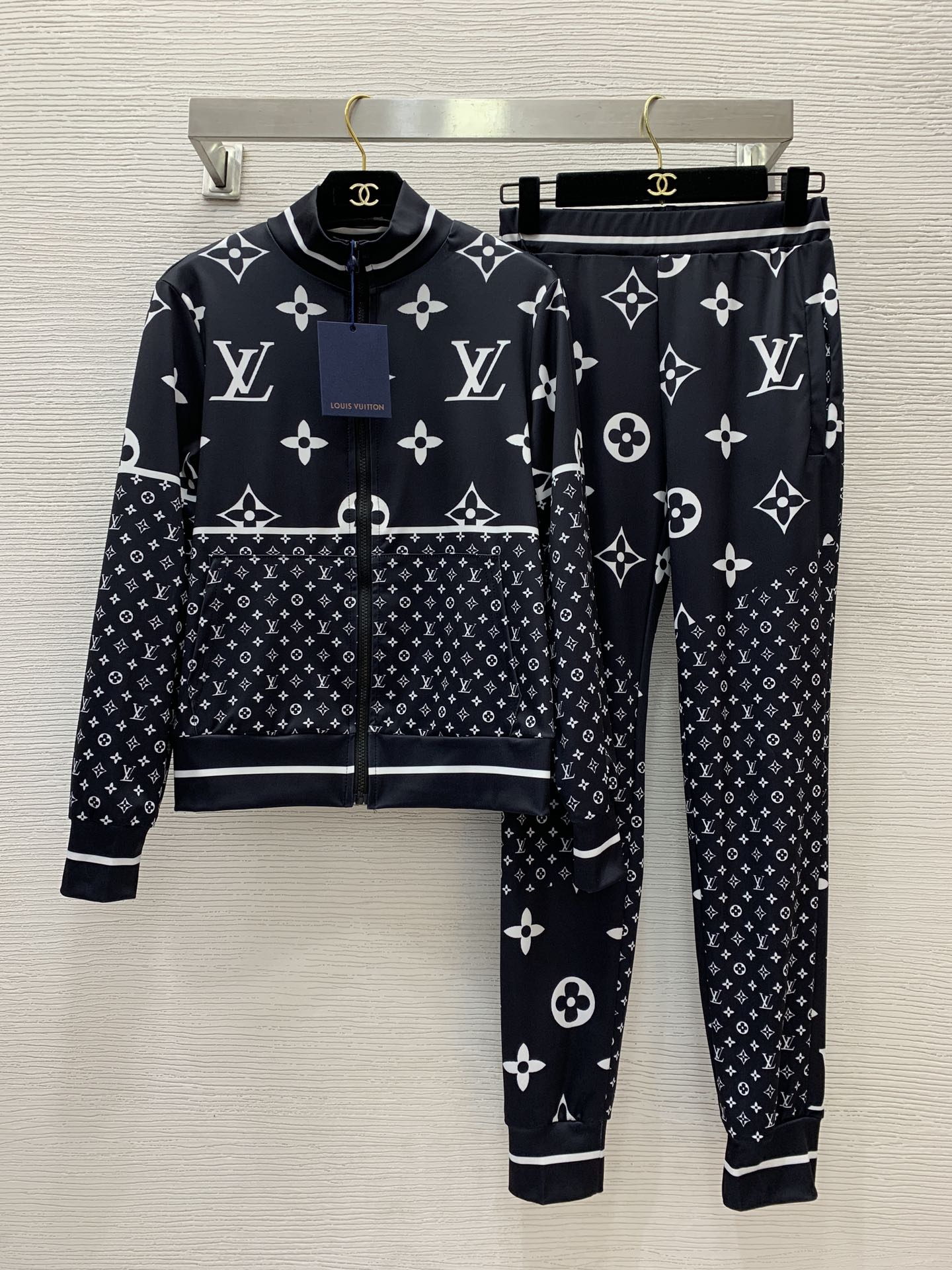 Designer
 Louis Vuitton Clothing Coats & Jackets Pants & Trousers Shirts & Blouses Two Piece Outfits & Matching Sets Black White Printing Fall/Winter Collection Fashion Long Sleeve