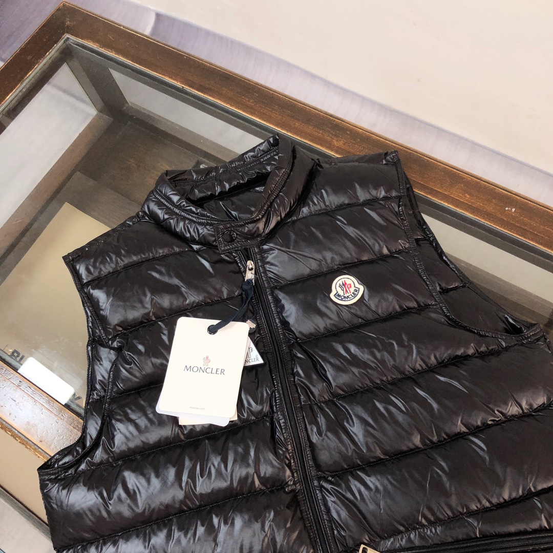 🆕🆕🆕🔥Moncler 蒙口Gui 小立领羽绒马甲背心!! GUI也是M家族里的一个常青款, 官方每年都