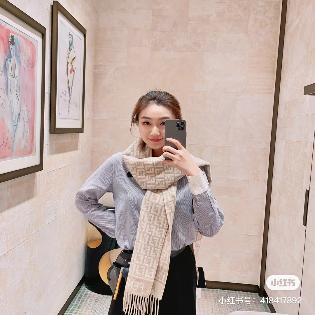 Fendi Store
 Scarf