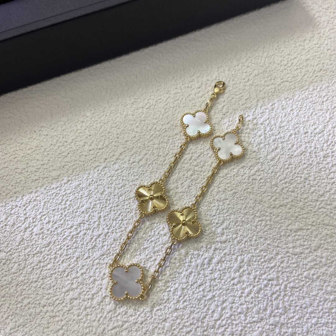 梵克雅宝手链 五花镭射间白贝手链