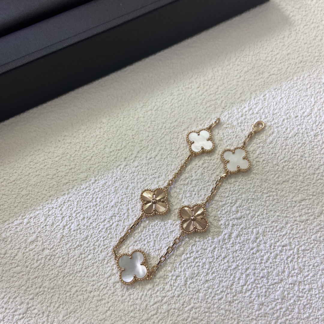 梵克雅宝手链 五花镭射间白贝手链