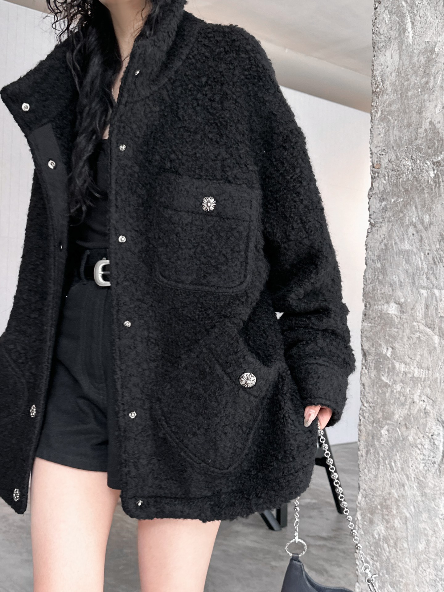 克罗心✝️｜新款粗纺外套，60%羊毛🦙面料，柔软顺滑手感细腻，内胆采用定制提花面料，质感拉满，搭配开模定