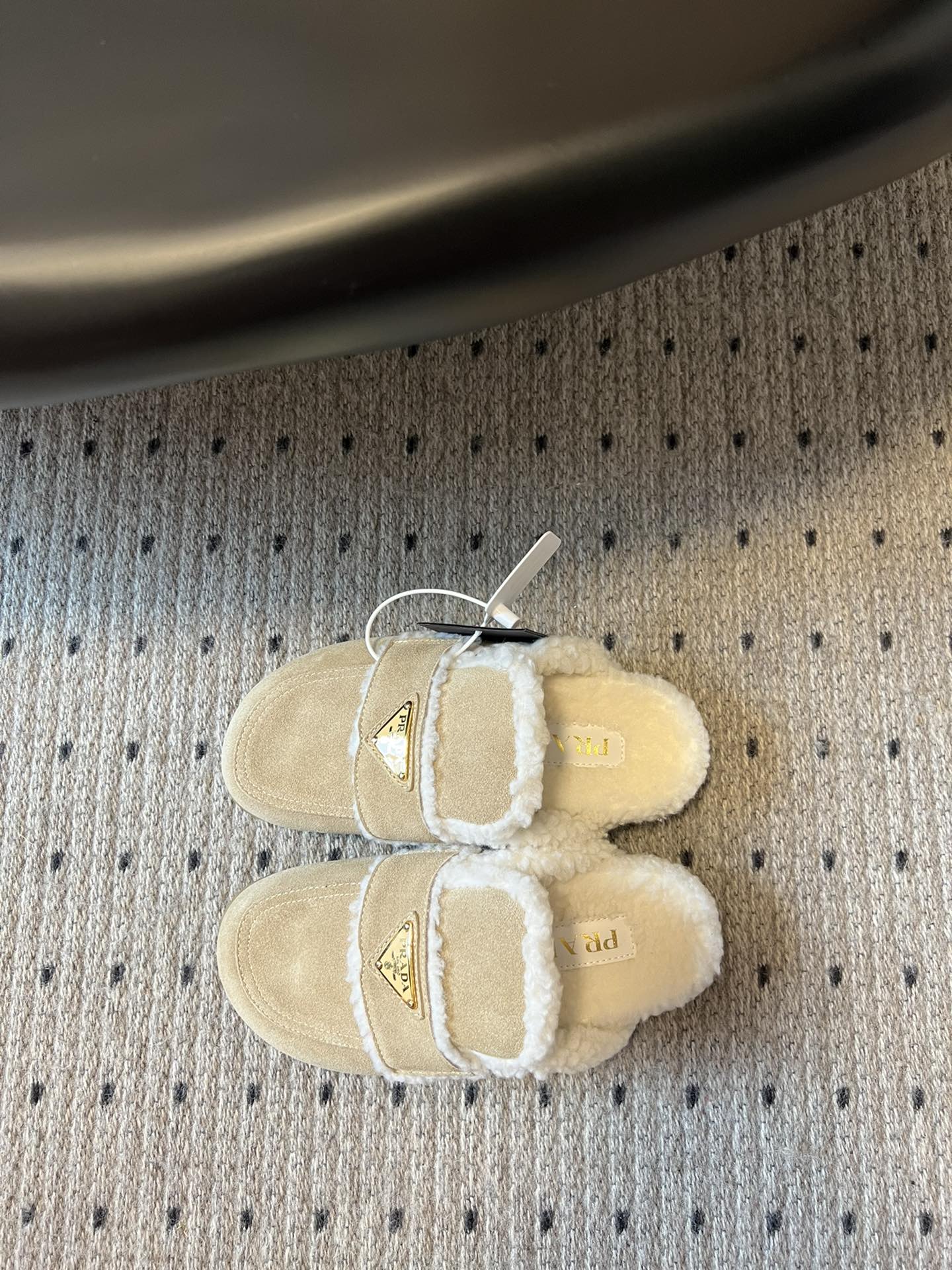 普拉达 prad* 秋冬毛毛半包拖鞋系列 对原版工艺 每个款式，颜色都很赞！！集舒适 可爱 时尚 高雅 