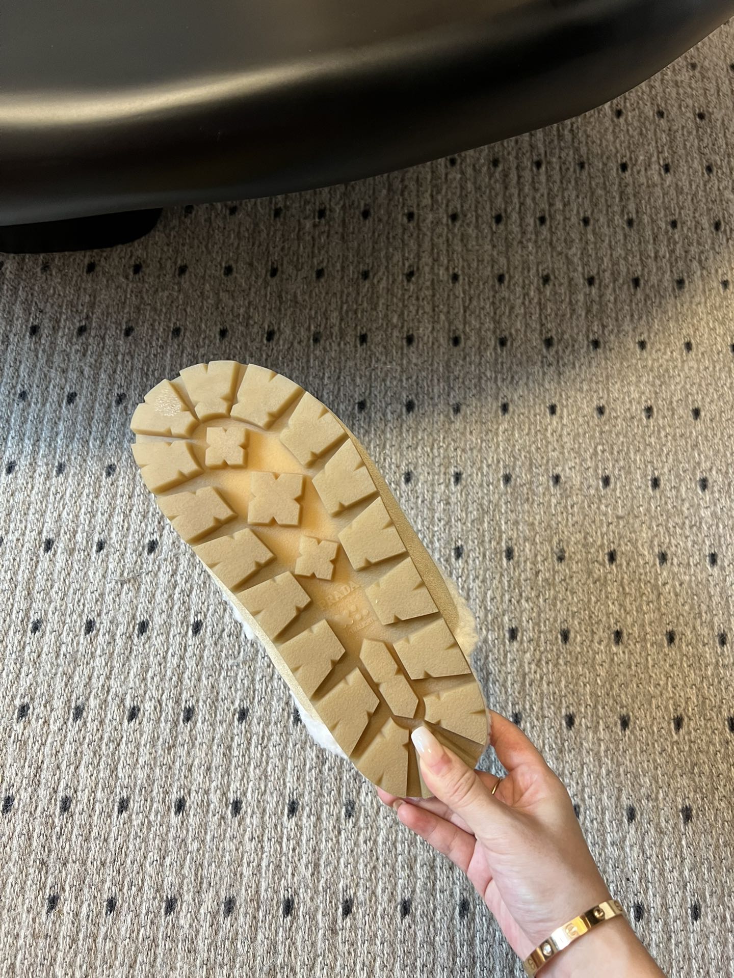 普拉达 prad* 秋冬毛毛半包拖鞋系列 对原版工艺 每个款式，颜色都很赞！！集舒适 可爱 时尚 高雅 