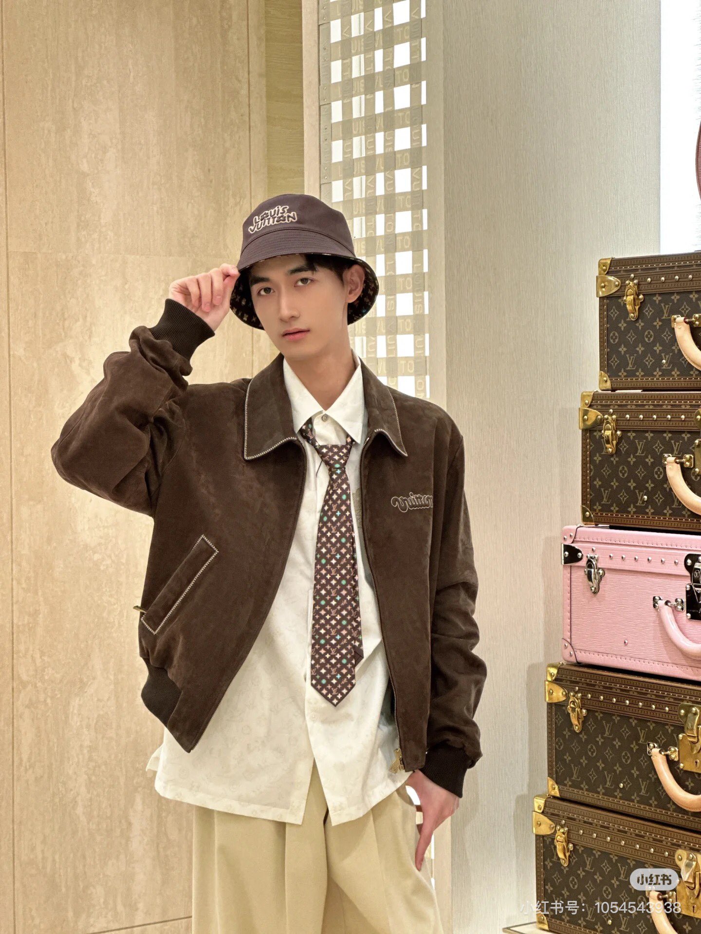 路易威登 Louis Vuitton 高定典藏名品高定成衣时装外套连衣裙衬衫T恤 #B6FF56AC 2