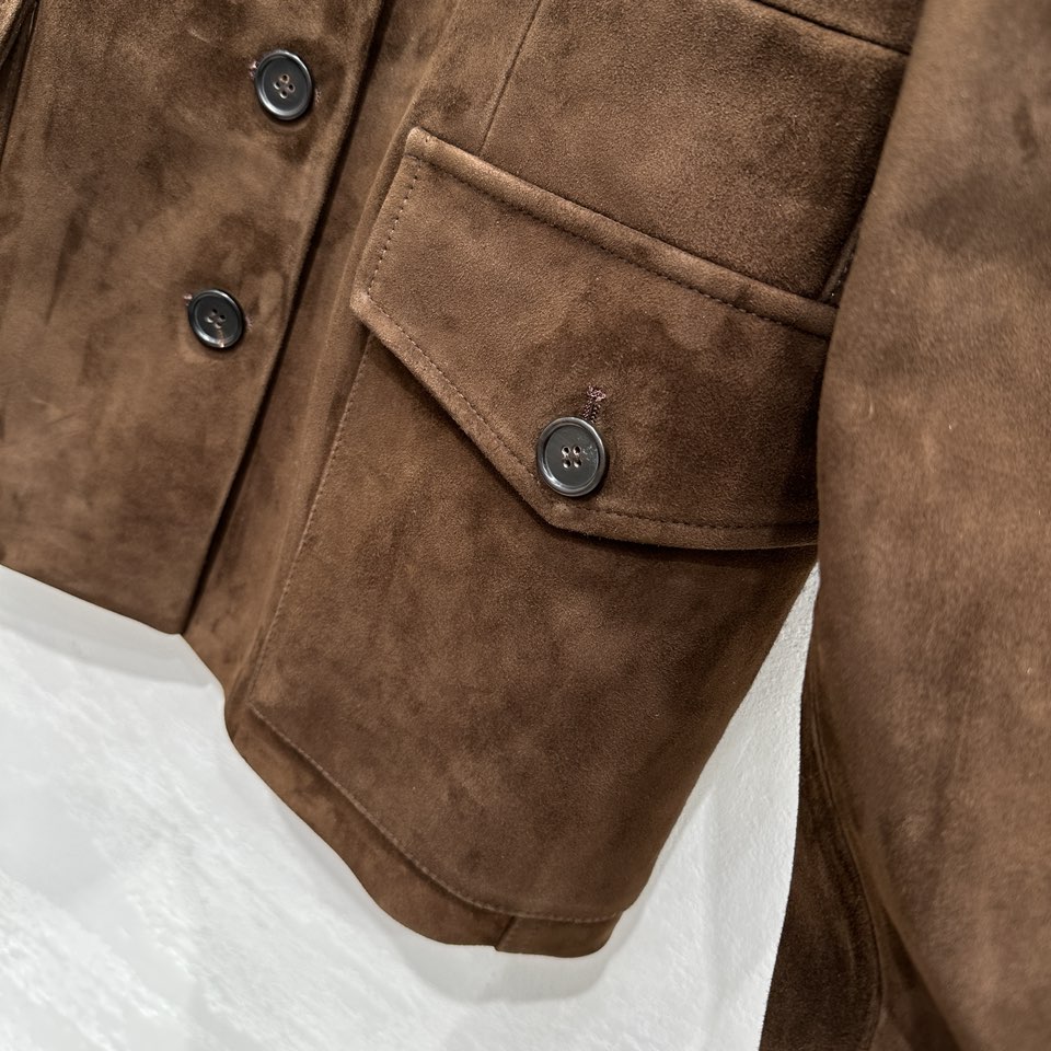 Exclusive Launch: High-End Velvet Suit with Customizable Details - 图片 4