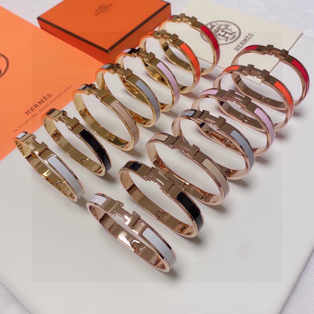 NO:105996,Hermes Hermes enamel bracelet small mini version 8mm precision version Narrow version has been loved by MM since its launch. Every color has its unique brilliance!  The effect is very good!  The smallest one!  More durable than ordinary styles, skin color, white material, two colors of gold, rose gold, jewelry, hermes, hermes, bracelet, gold19860909爱马仕Hermes珐琅手镯小号迷你版8mm精工版 窄版从上市以来一直深受MM喜爱每一种颜色都有它独一无二的光彩！上手效果非常好看！最细小的一款！比普通款更耐看显肤色白皙材质两色黄金色、玫瑰金,饰品精品,hermes,hermes,bracelet,gold,Jewelry