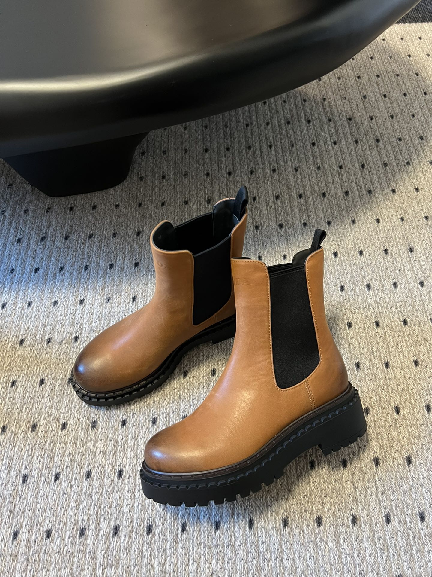 Prada Dames Chelsea Laarzen met Dikke Zool - Vintage Stijl - Maat 35-40