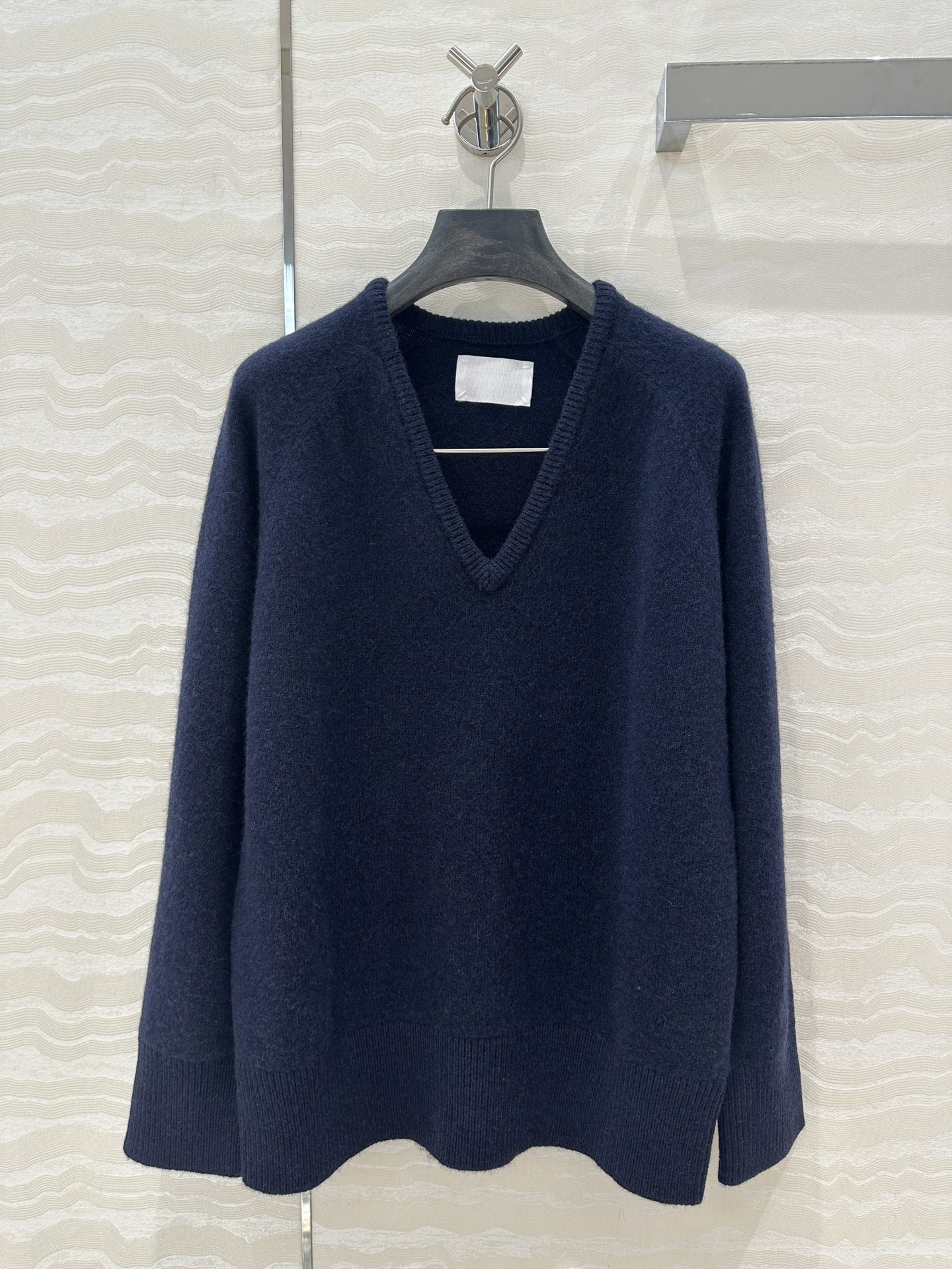 High-Quality Single-Handed Female Wool Suit with V-Collar and Oversize Top