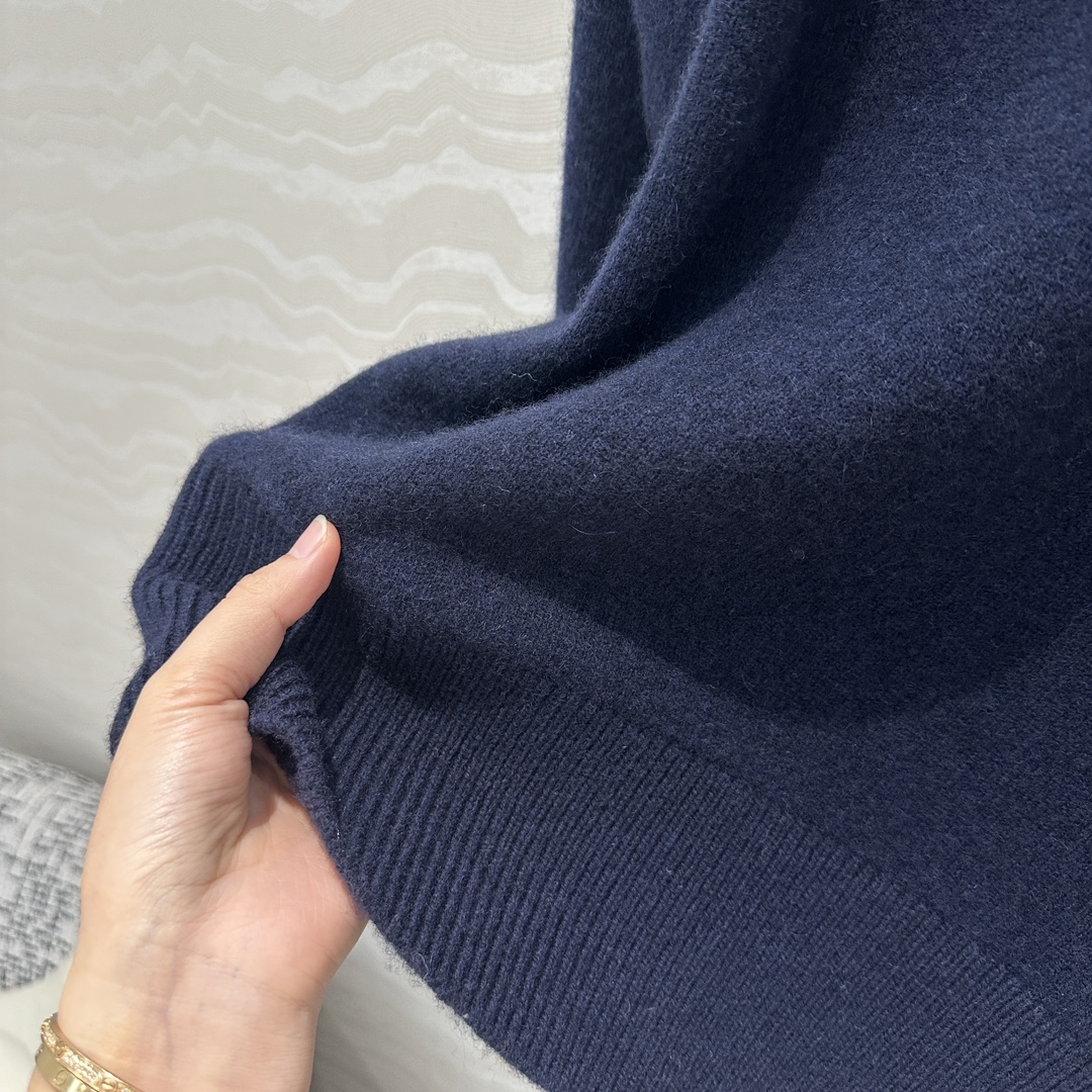 High-Quality Single-Handed Female Wool Suit with V-Collar and Oversize Top - 图片 5
