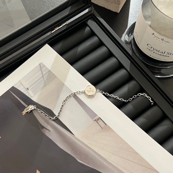 NO:102058,Gucci Gucci 925 sterling silver trademark engraving bracelet Size 17cm 18cm 19cm 20cm, Gucci bracelet, gucci, gucci, bracelet, pure silver19860909Gucci古驰925纯银商标刻花手链 尺寸17cm 18cm 19cm 20cm,古驰手链,gucci,gucci,bracelet,pure silver,Jewelry