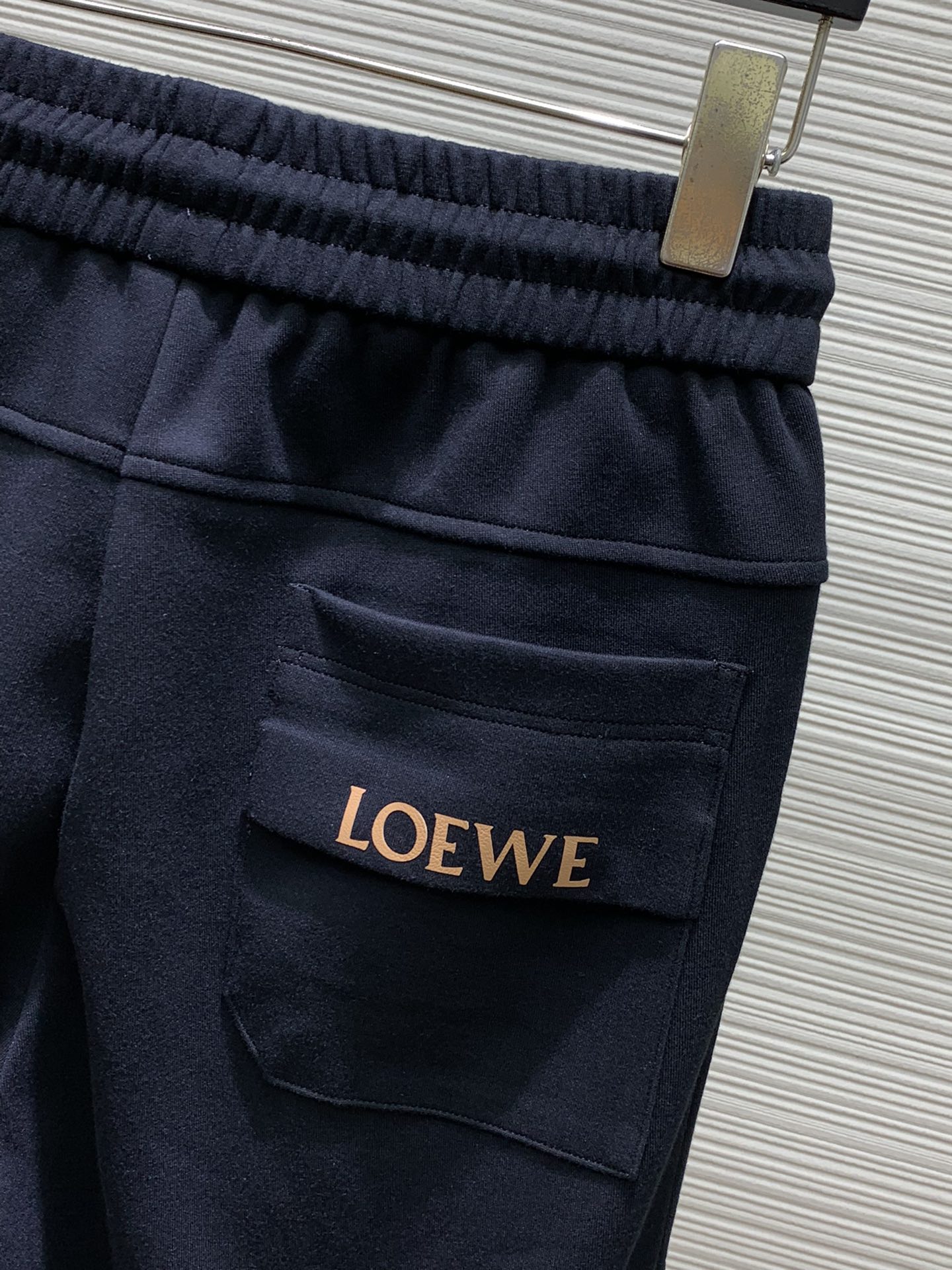 Loewe罗意威2024秋冬最新款时尚休闲裤原单狠货简约舒适版型不挑人采用进口原版面料舒适度极佳精致植绒