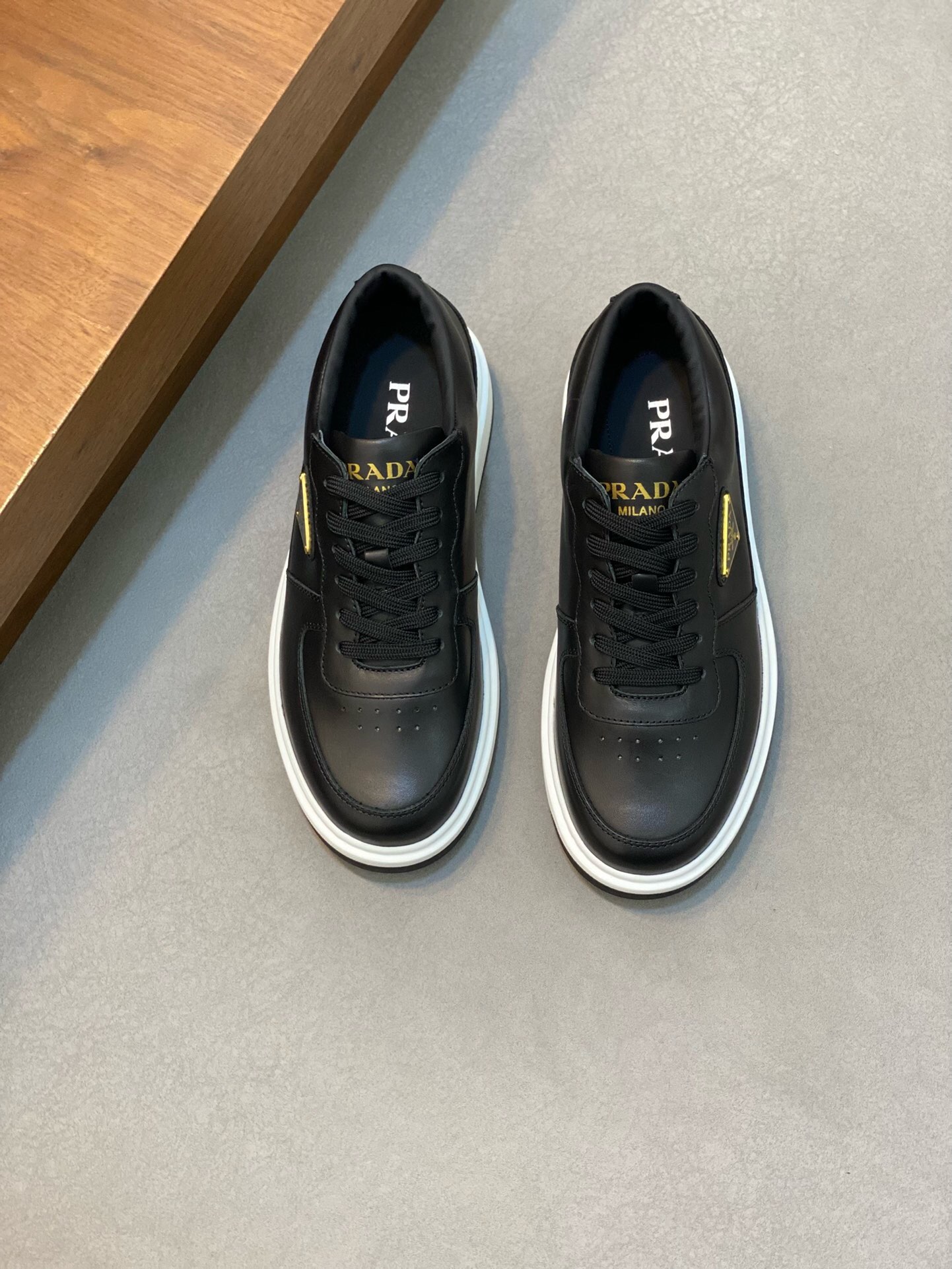 NO:219287,Brand PRADA color original color matching, code number 38-44 customized 45 price Material Prada new product original single-stock low-top casual footwear!  The upper is made of original soft cowhide, matched with Prada logo cowhide inner lining, cowhide foot pad original mold open sole, high quality worth owning, Prada, prada, cowhide19860909品牌PRADA 颜色原版配色 码数38-44定做45 价格 材质普拉达新品原单货低帮 休闲套脚鞋！鞋面采用原版柔软牛皮 搭配普拉达标识牛皮内里 牛皮垫脚原版开模大底、高品质值得拥有,普拉达,prada,prada,cowhide,Men's shoes