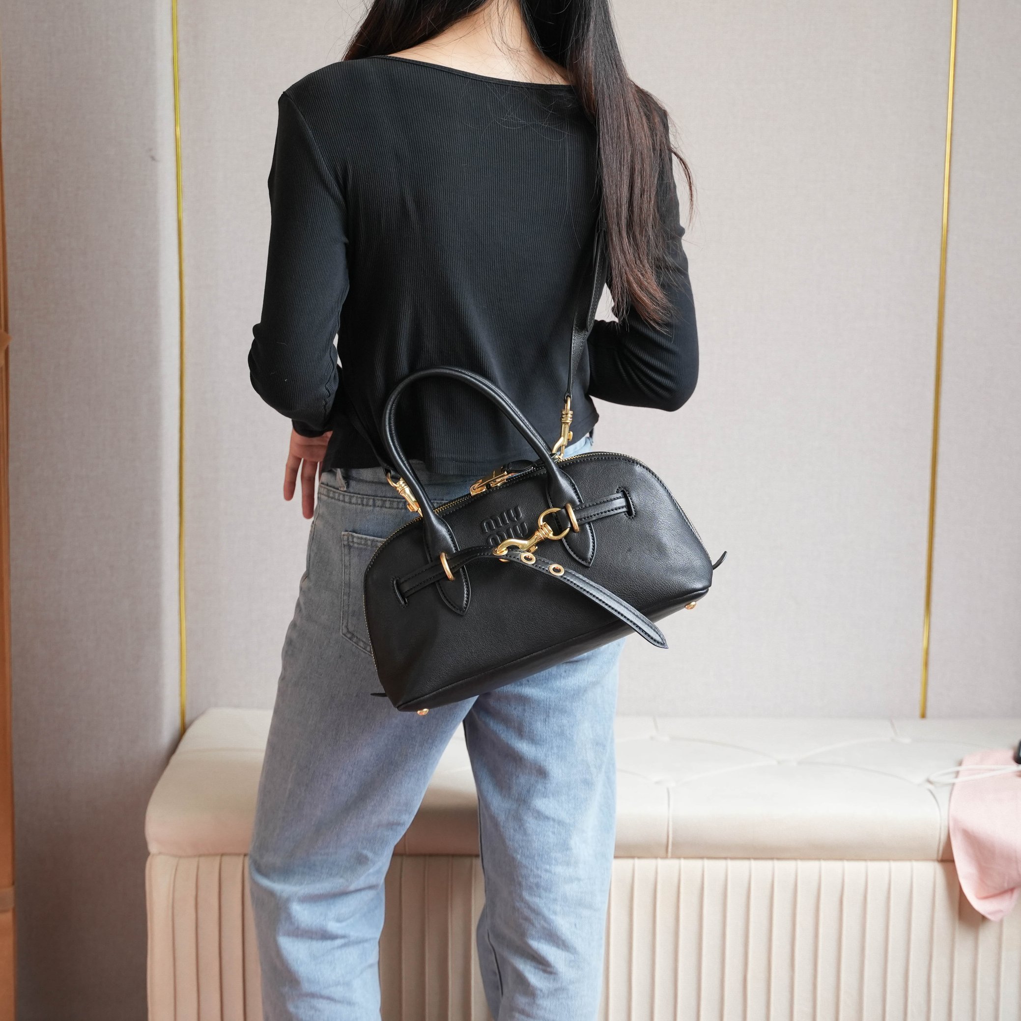 NO:204328,5BB (black) upper body effect reference, MIUMIU, miumiu198609095BB（黑色） 上身效果参考,MIUMIU,miumiu,Bag