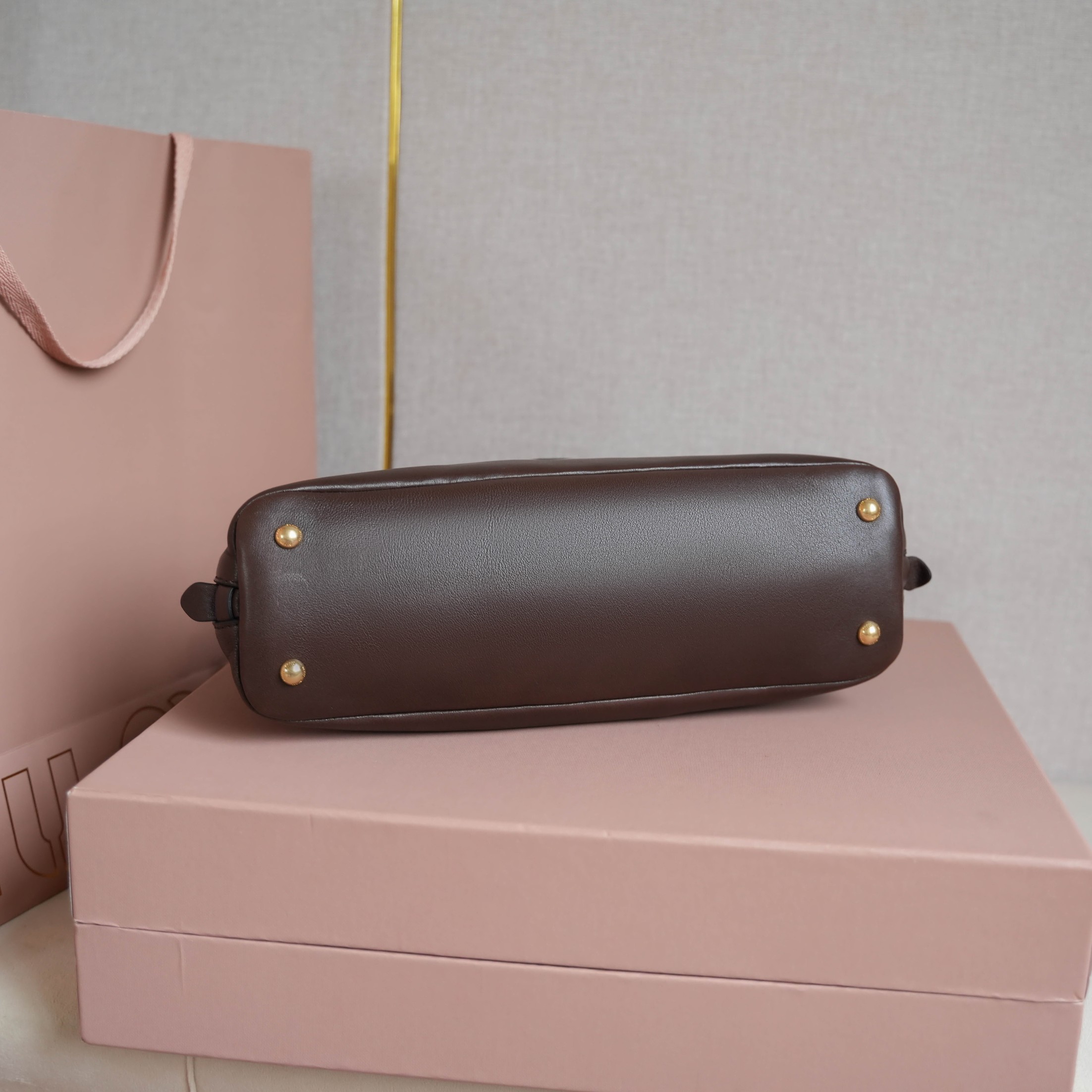 Miu Miu 大号5BB168Miu家新品 保龄球包 釆用 植柔羊皮 磨砂感做旧金属配件