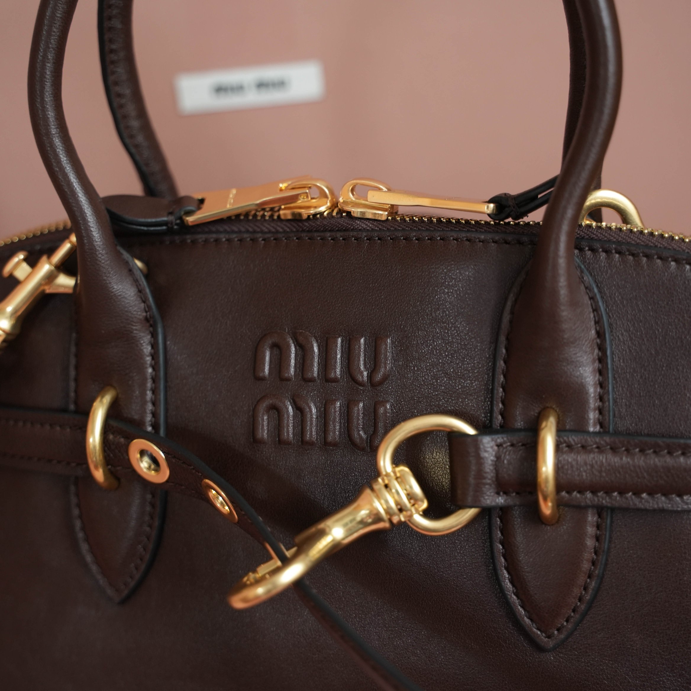 Miu Miu 大号5BB168Miu家新品 保龄球包 釆用 植柔羊皮 磨砂感做旧金属配件