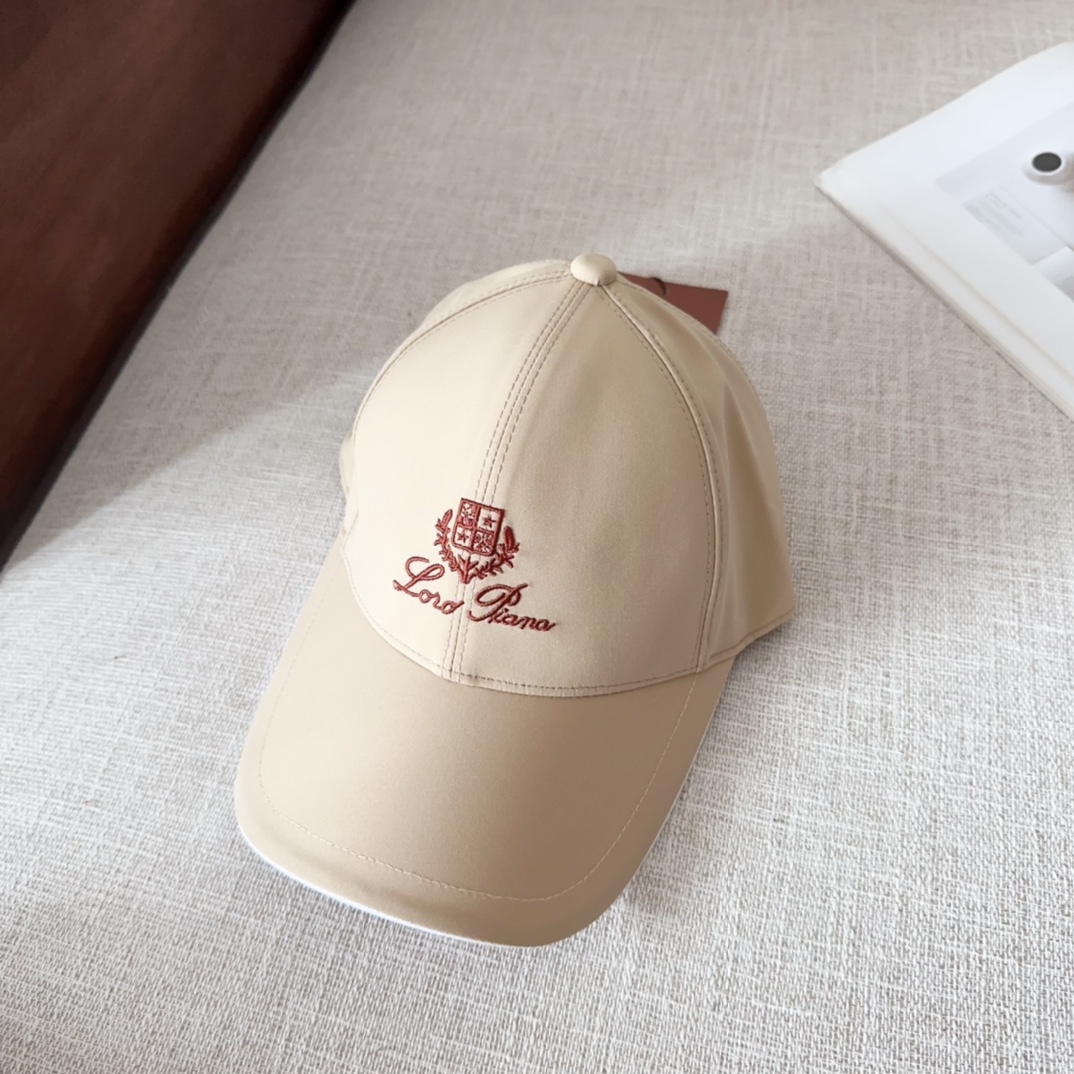 

Loro Piana(诺悠翩雅) 新款高版本棒球帽，大牌同步，超好搭配，出货！