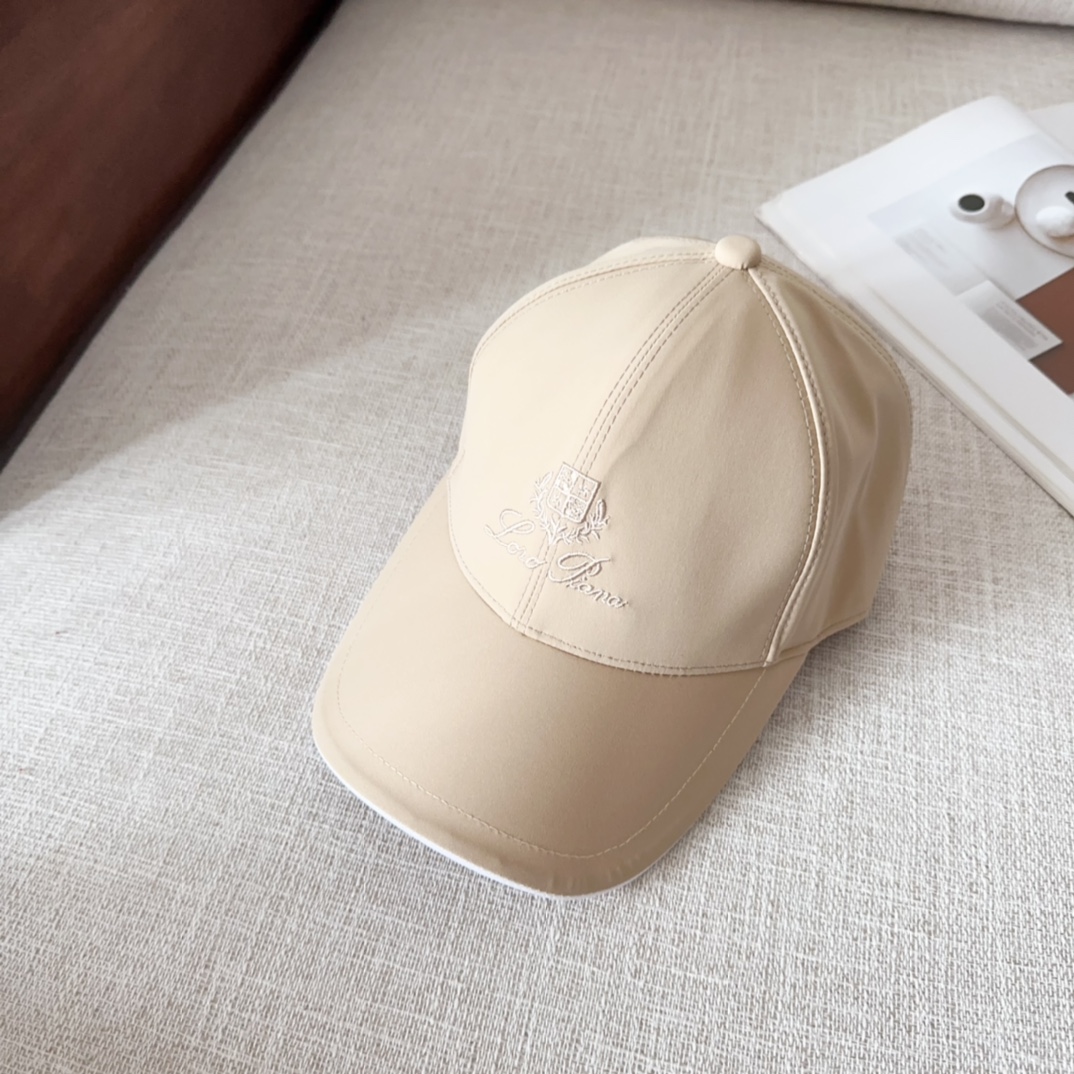 

Loro Piana(诺悠翩雅) 新款高版本棒球帽，大牌同步，超好搭配，出货！