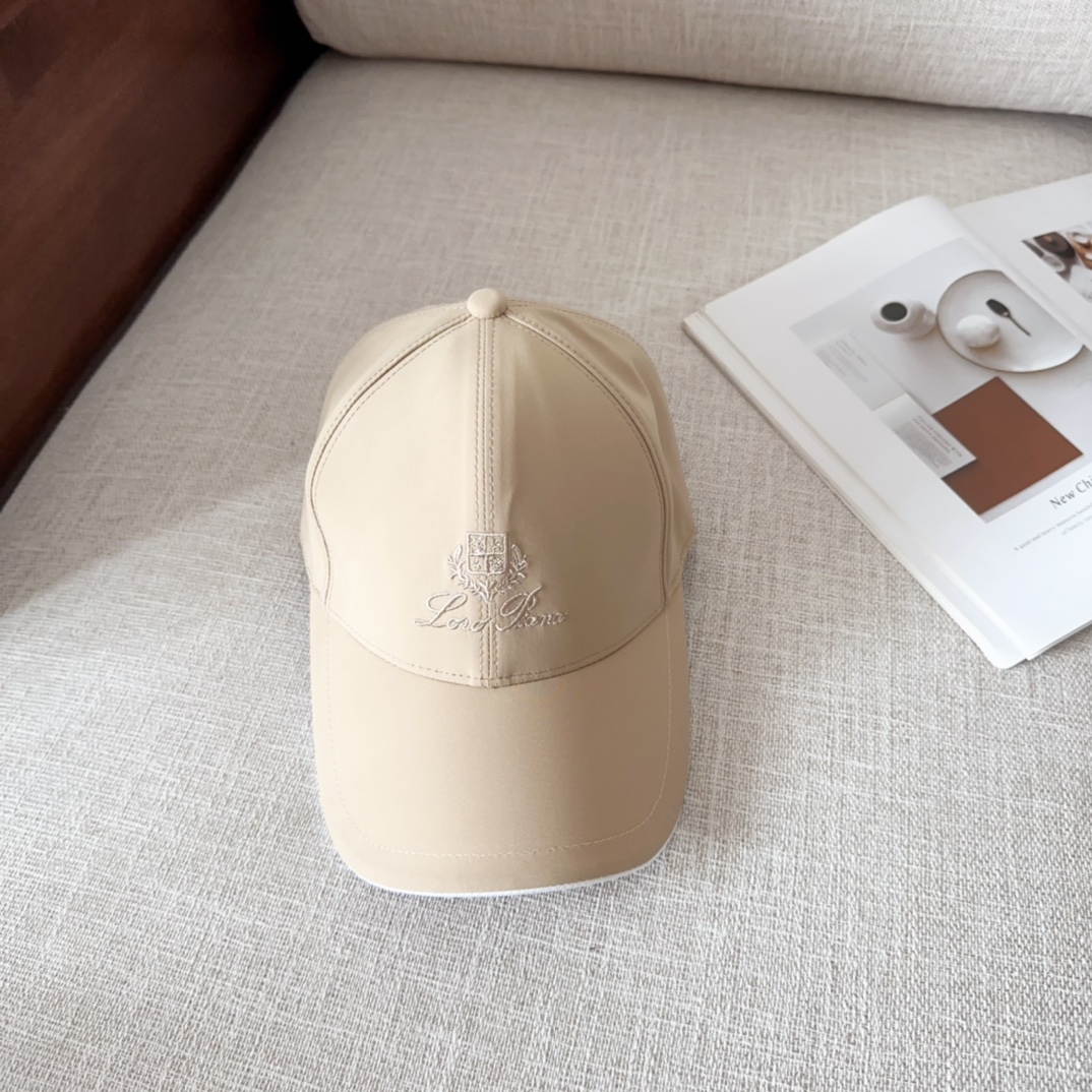 

Loro Piana(诺悠翩雅) 新款高版本棒球帽，大牌同步，超好搭配，出货！