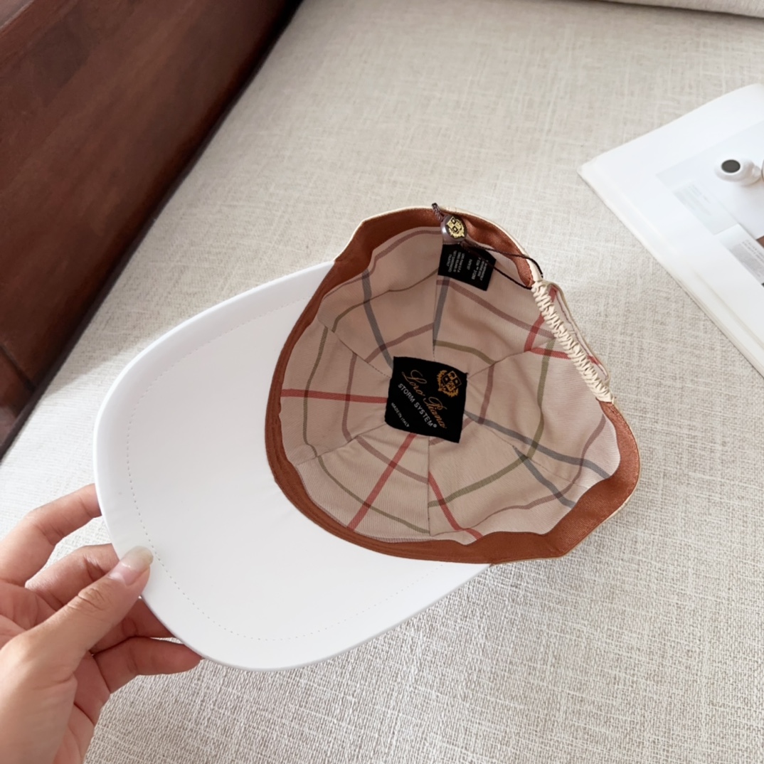 

Loro Piana(诺悠翩雅) 新款高版本棒球帽，大牌同步，超好搭配，出货！