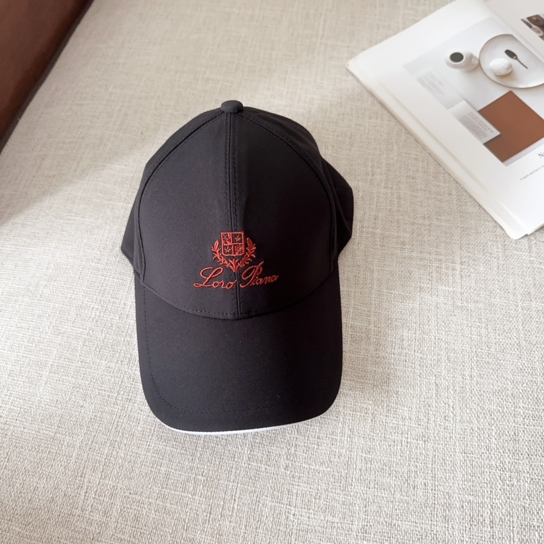 

Loro Piana(诺悠翩雅) 新款高版本棒球帽，大牌同步，超好搭配，出货！