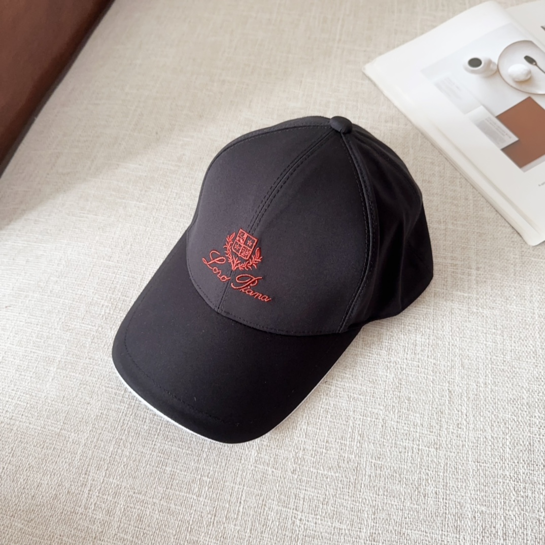 

Loro Piana(诺悠翩雅) 新款高版本棒球帽，大牌同步，超好搭配，出货！
