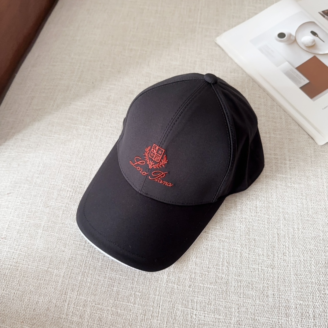 

Loro Piana(诺悠翩雅) 新款高版本棒球帽，大牌同步，超好搭配，出货！