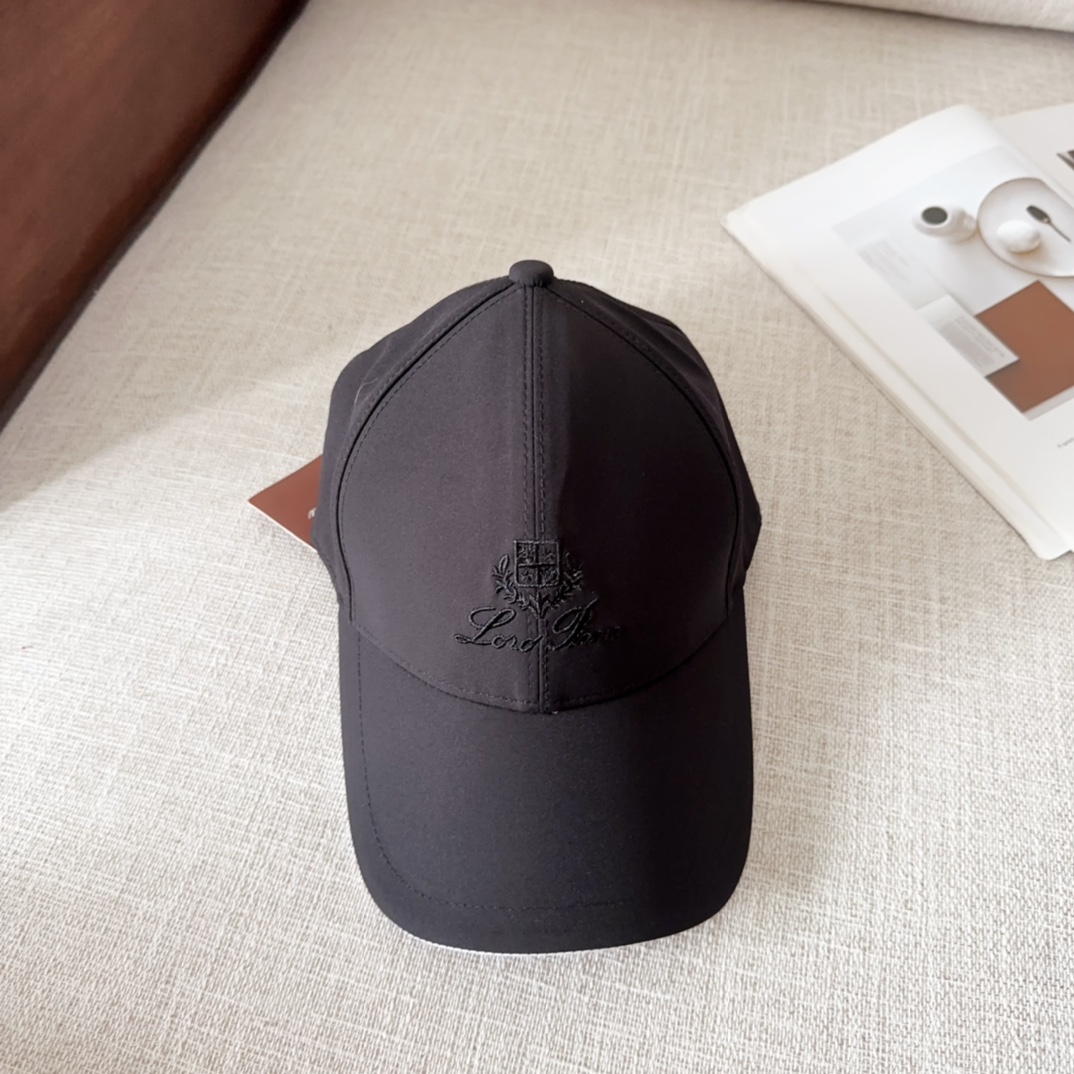 

Loro Piana(诺悠翩雅) 新款高版本棒球帽，大牌同步，超好搭配，出货！