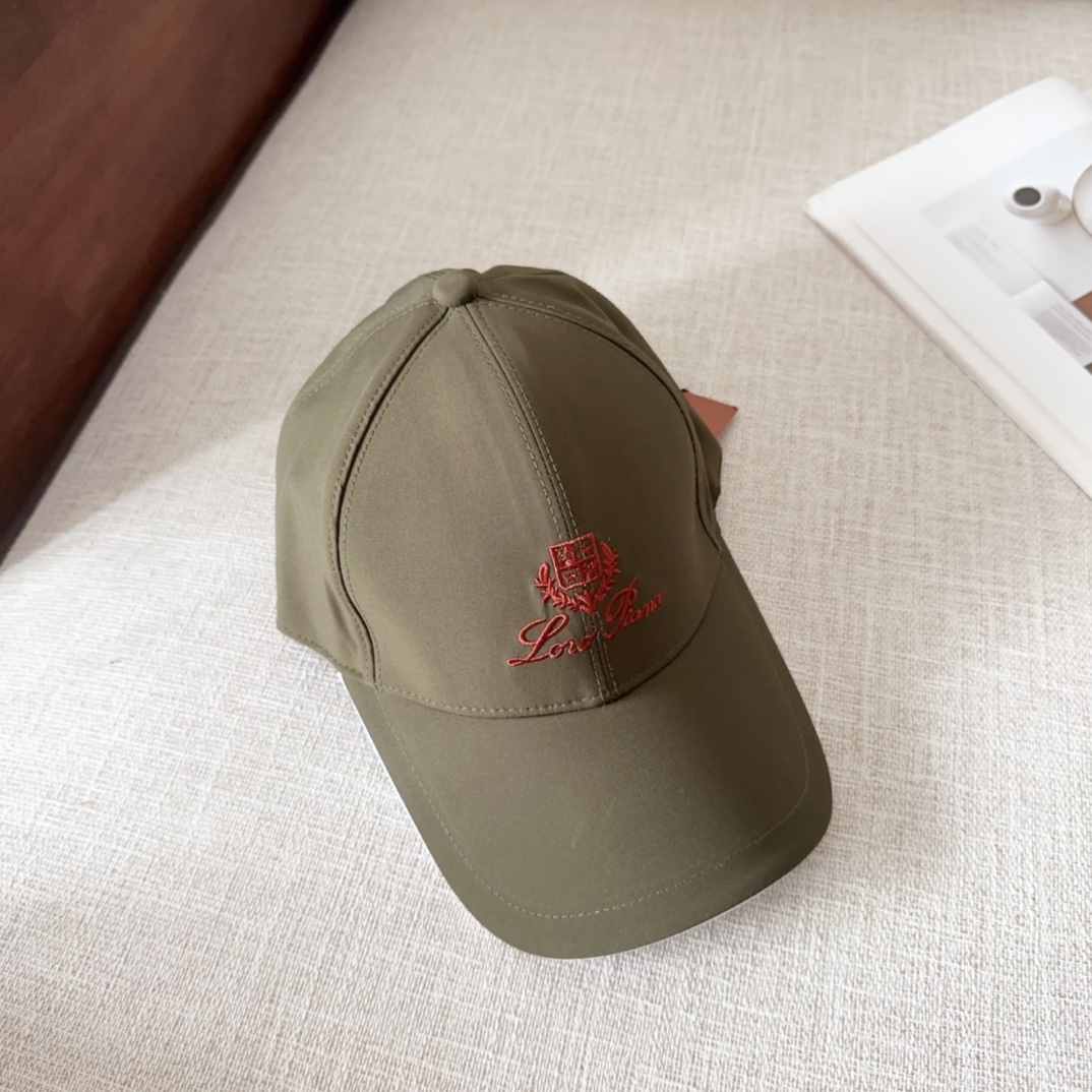 

Loro Piana(诺悠翩雅) 新款高版本棒球帽，大牌同步，超好搭配，出货！