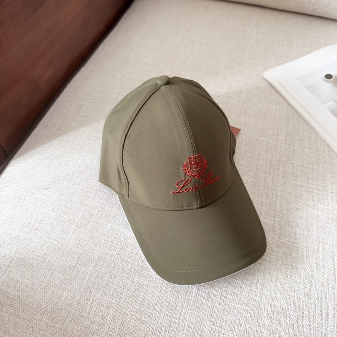 

Loro Piana(诺悠翩雅) 新款高版本棒球帽，大牌同步，超好搭配，出货！