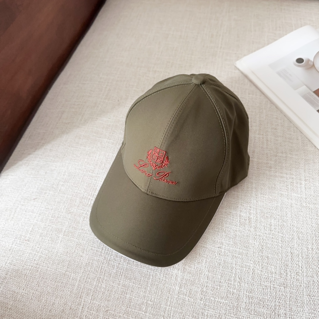 

Loro Piana(诺悠翩雅) 新款高版本棒球帽，大牌同步，超好搭配，出货！