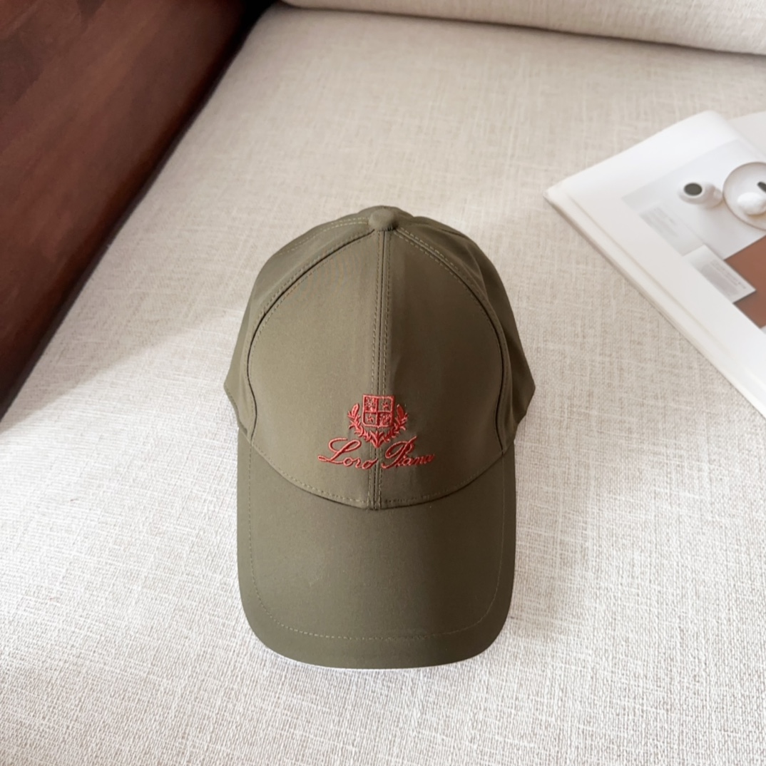

Loro Piana(诺悠翩雅) 新款高版本棒球帽，大牌同步，超好搭配，出货！