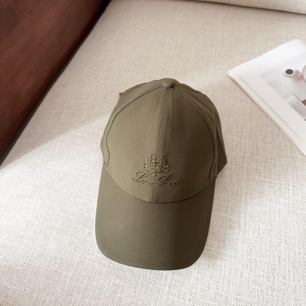 

Loro Piana(诺悠翩雅) 新款高版本棒球帽，大牌同步，超好搭配，出货！