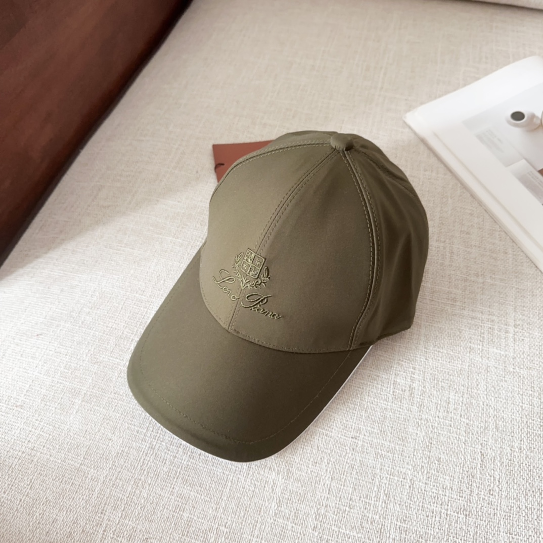 

Loro Piana(诺悠翩雅) 新款高版本棒球帽，大牌同步，超好搭配，出货！