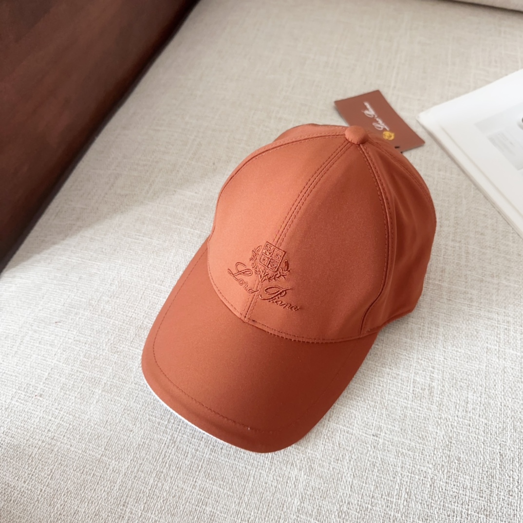 

Loro Piana(诺悠翩雅) 新款高版本棒球帽，大牌同步，超好搭配，出货！