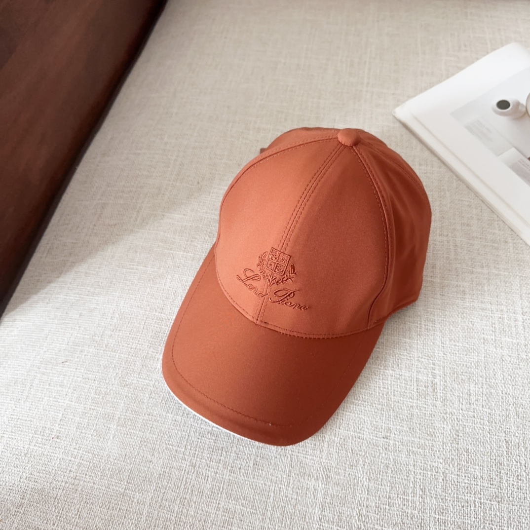 

Loro Piana(诺悠翩雅) 新款高版本棒球帽，大牌同步，超好搭配，出货！