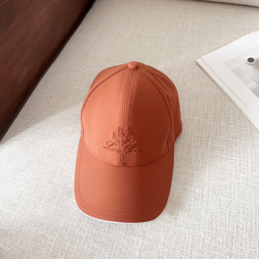 

Loro Piana(诺悠翩雅) 新款高版本棒球帽，大牌同步，超好搭配，出货！