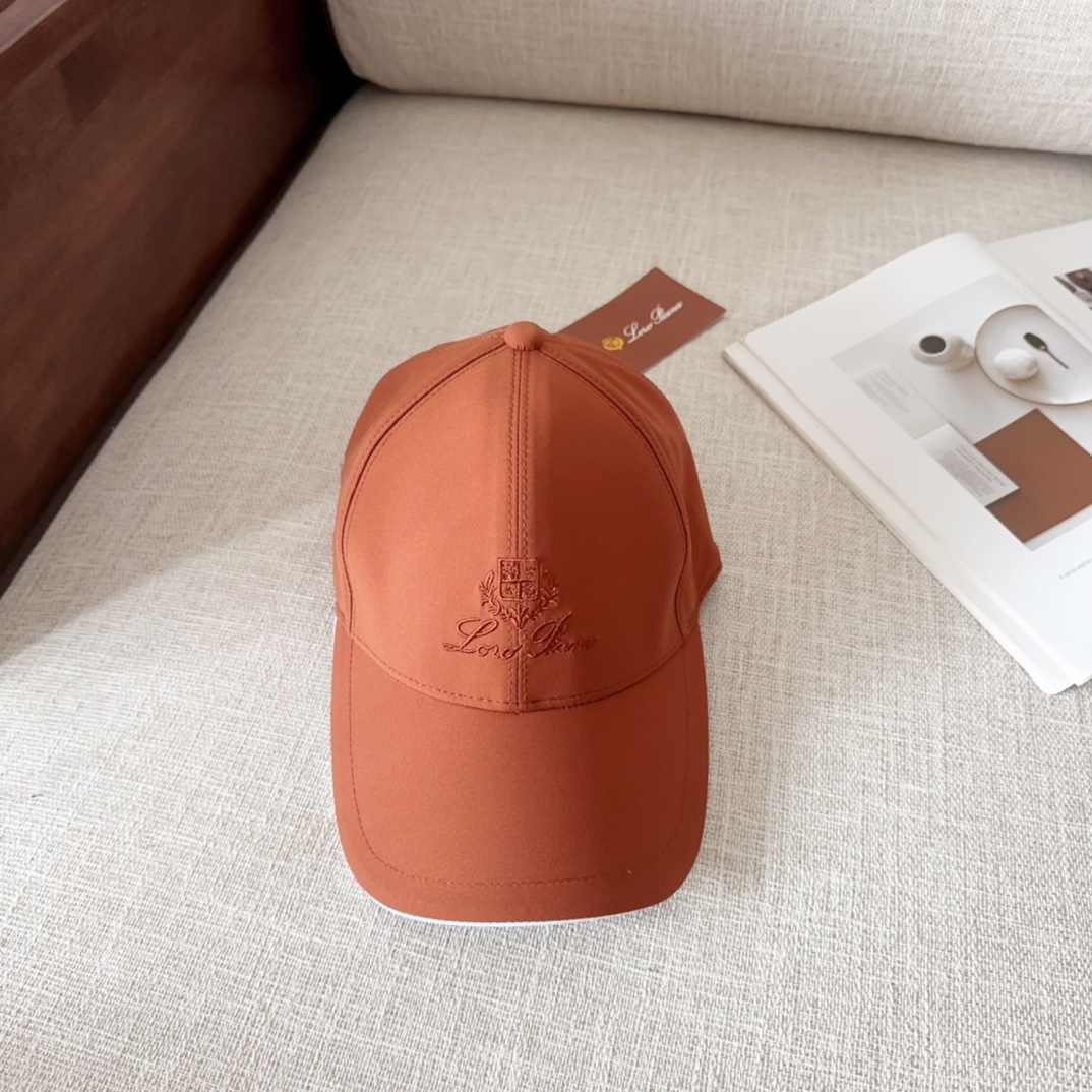 

Loro Piana(诺悠翩雅) 新款高版本棒球帽，大牌同步，超好搭配，出货！
