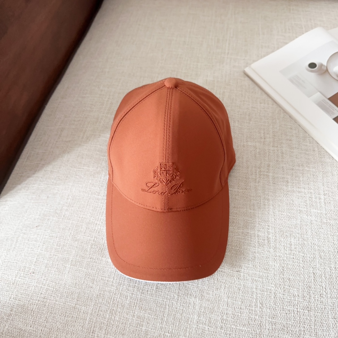 

Loro Piana(诺悠翩雅) 新款高版本棒球帽，大牌同步，超好搭配，出货！