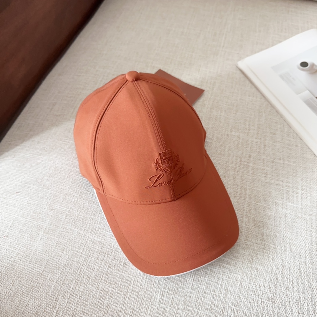 

Loro Piana(诺悠翩雅) 新款高版本棒球帽，大牌同步，超好搭配，出货！