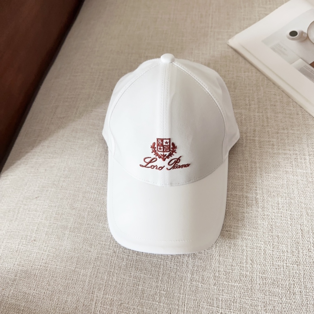 

Loro Piana(诺悠翩雅) 新款高版本棒球帽，大牌同步，超好搭配，出货！