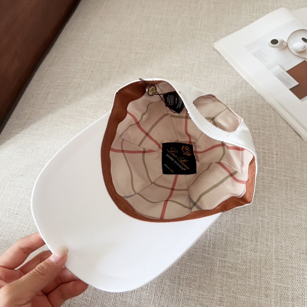 

Loro Piana(诺悠翩雅) 新款高版本棒球帽，大牌同步，超好搭配，出货！