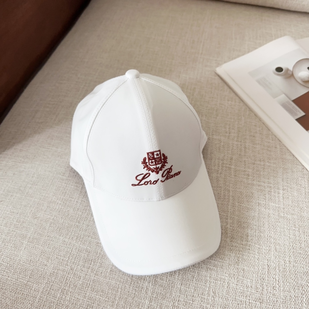 

Loro Piana(诺悠翩雅) 新款高版本棒球帽，大牌同步，超好搭配，出货！