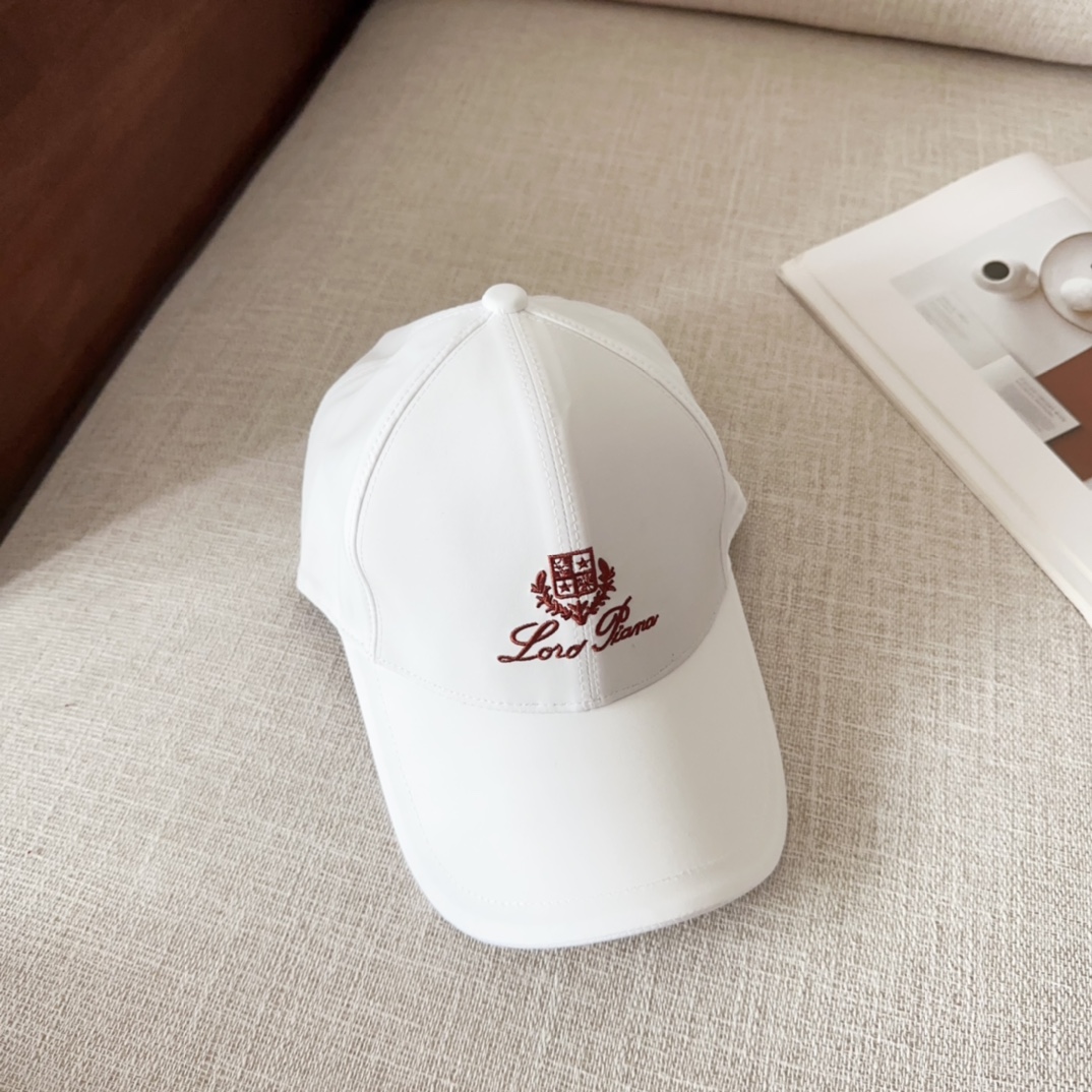 

Loro Piana(诺悠翩雅) 新款高版本棒球帽，大牌同步，超好搭配，出货！